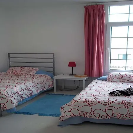 Sleeps 8 Pool Wifi Nazaret