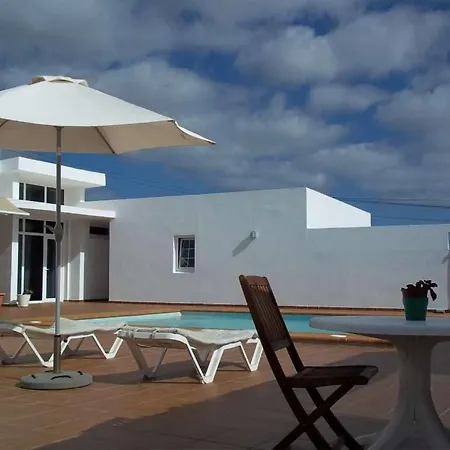 Sleeps 8 Pool Wifi فيلة