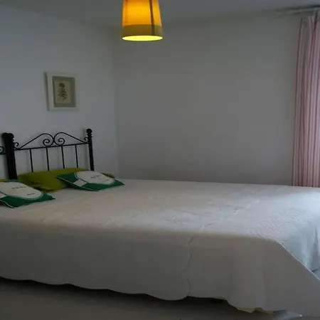 Sleeps 8 Pool Wifi Nazaret