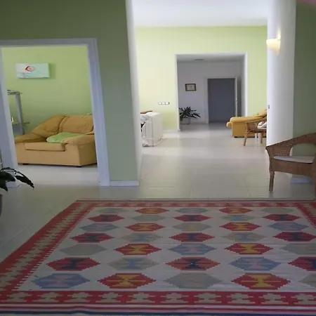 Sleeps 8 Pool Wifi Nazaret